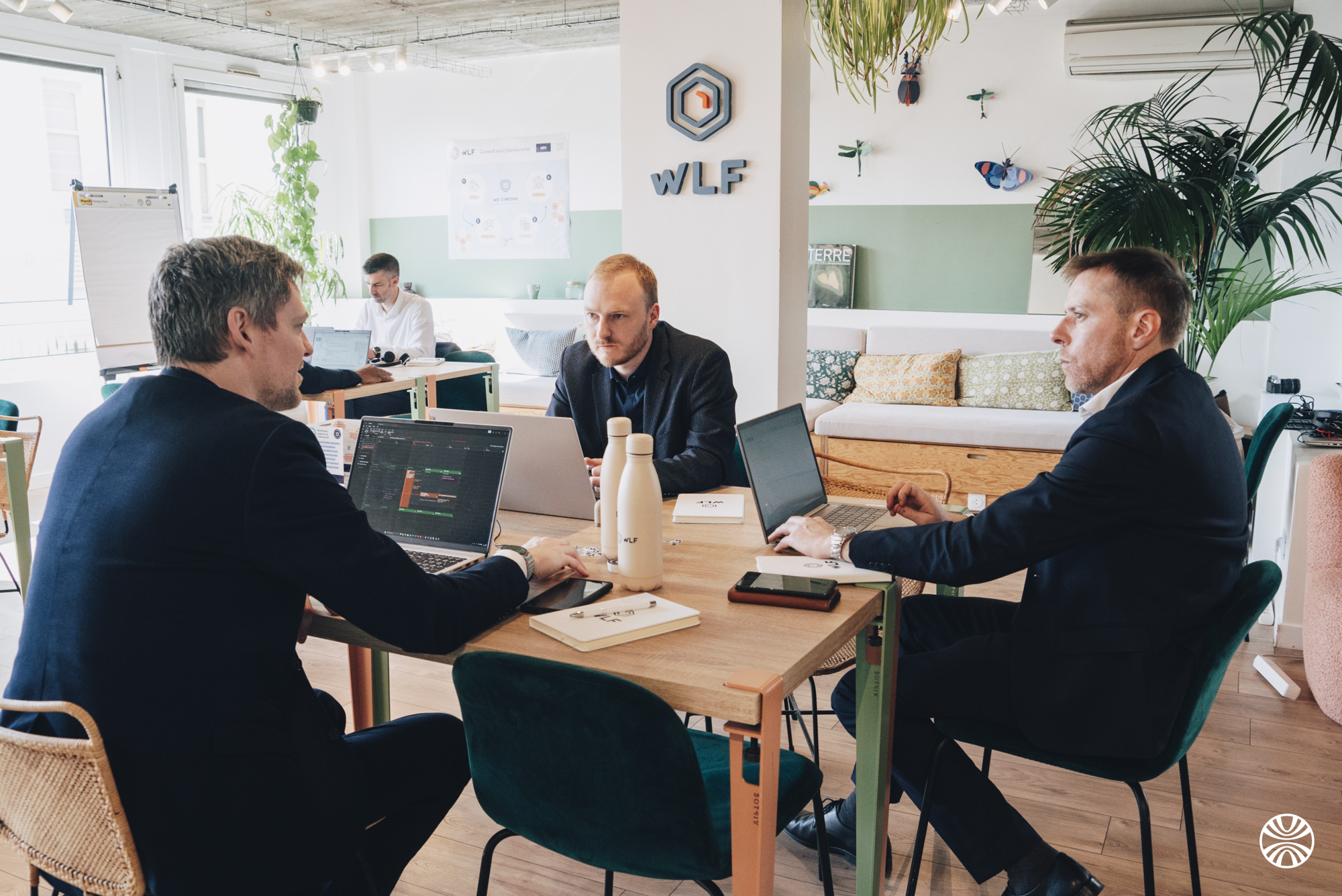 Réunion de travail au bureau WLF